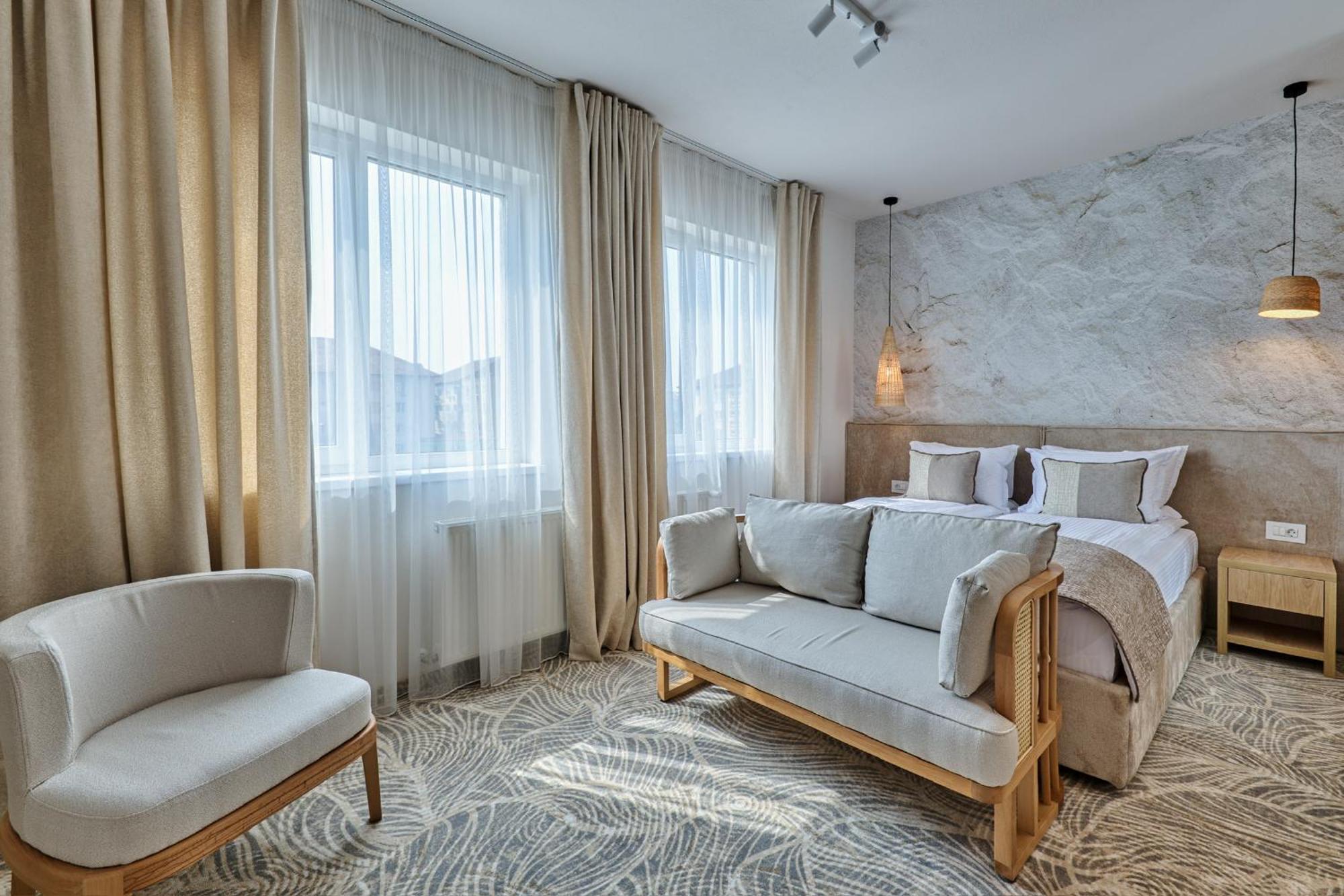 Hotel Serenity Timişoara Exteriör bild