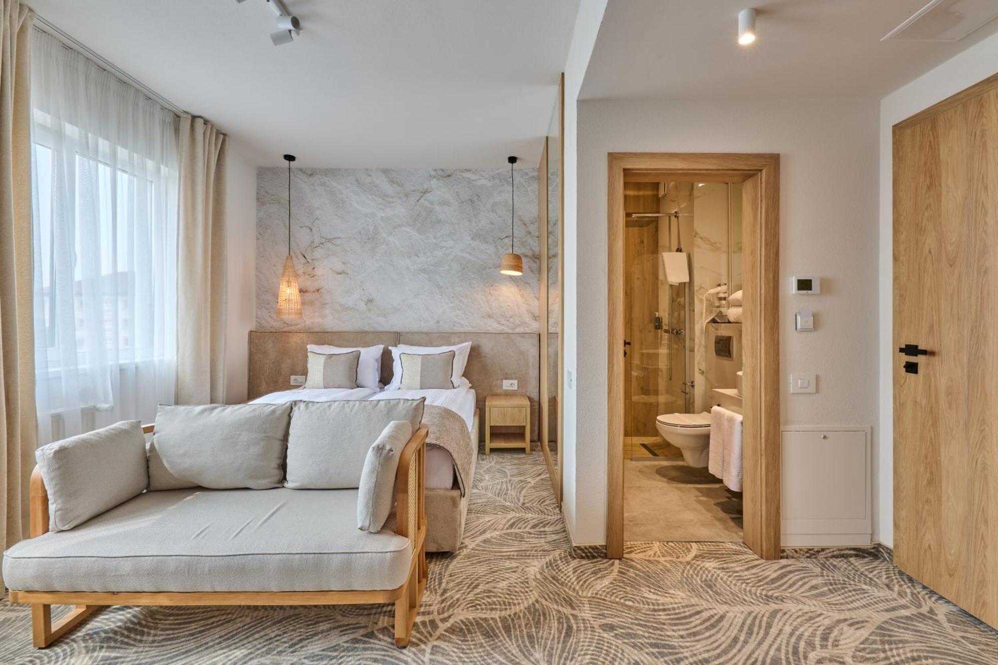 Hotel Serenity Timişoara Exteriör bild
