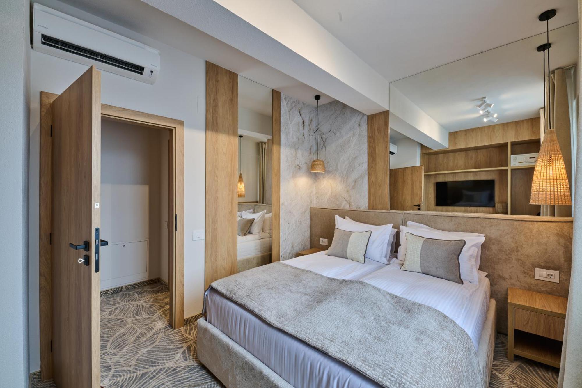 Hotel Serenity Timişoara Exteriör bild