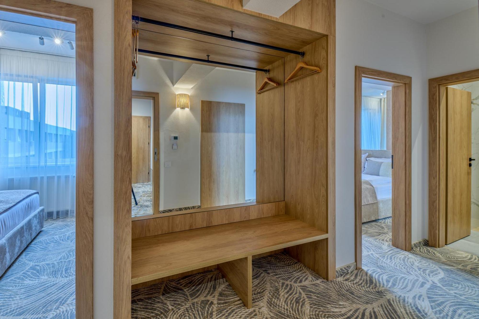 Hotel Serenity Timişoara Exteriör bild
