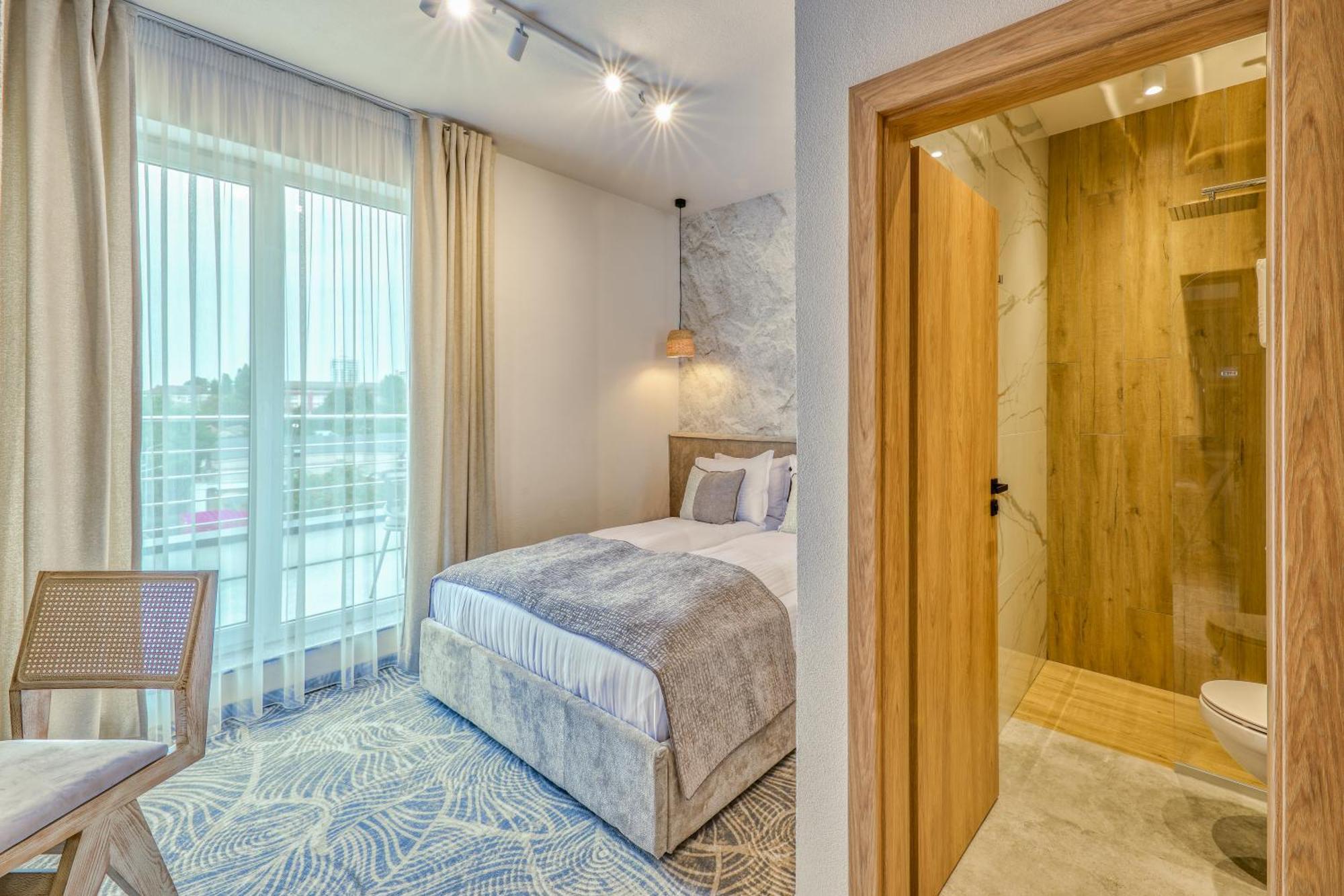 Hotel Serenity Timişoara Exteriör bild