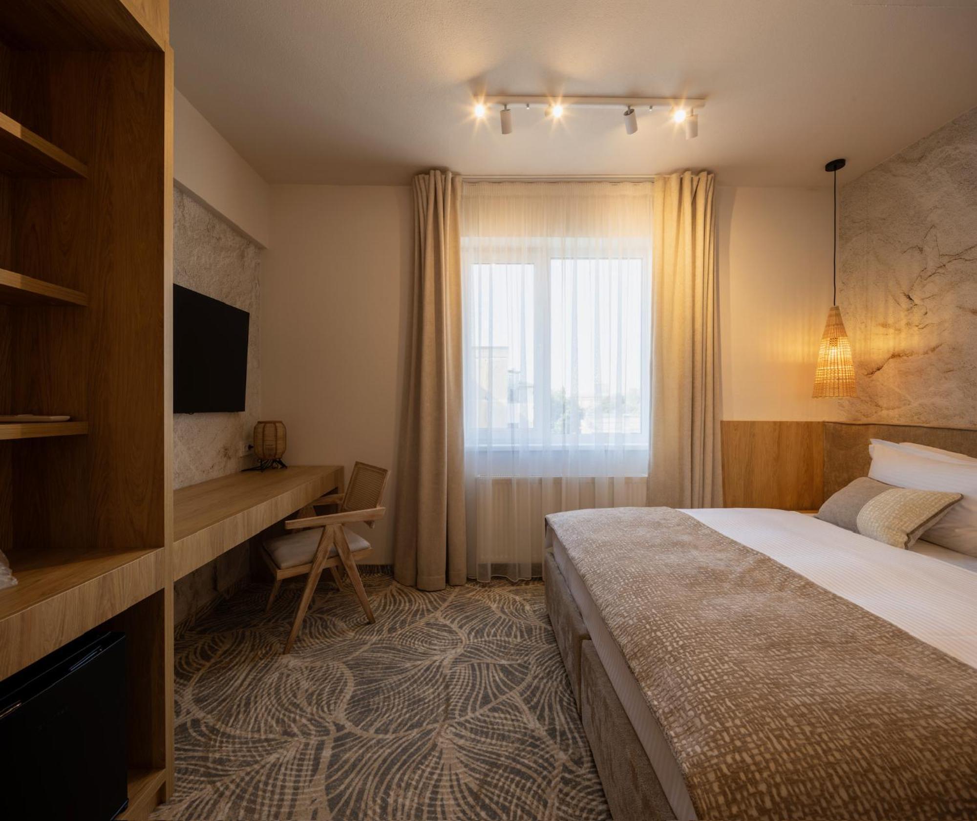 Hotel Serenity Timişoara Exteriör bild