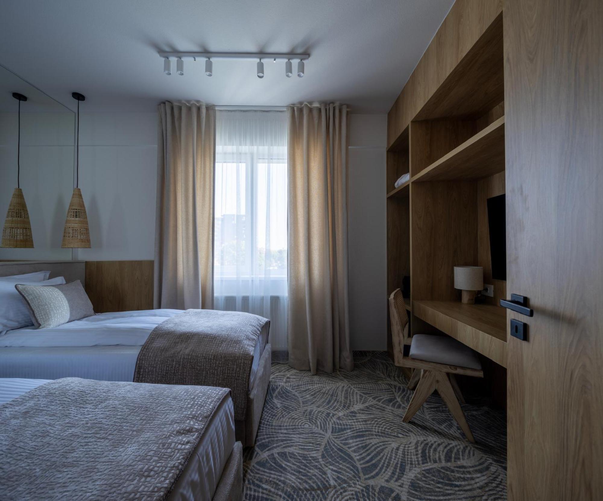 Hotel Serenity Timişoara Exteriör bild